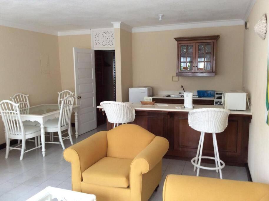 Lush Tropical Apartment Located In A 4-Star Resort 拉纳韦贝 外观 照片