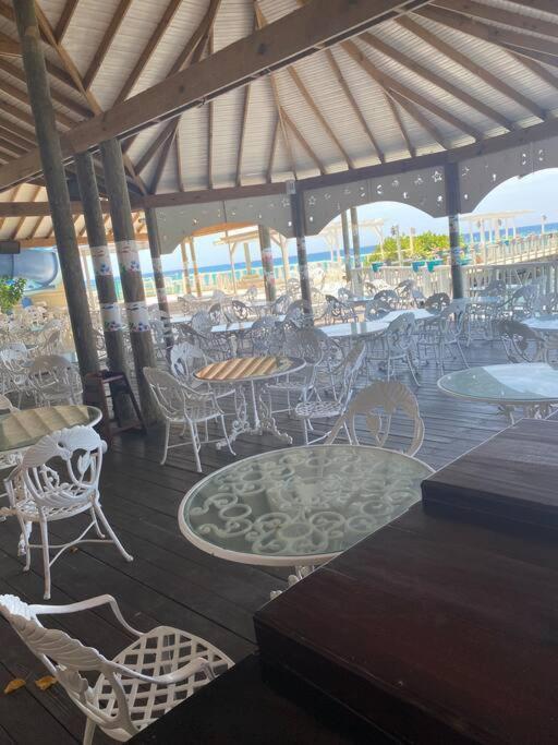 Lush Tropical Apartment Located In A 4-Star Resort 拉纳韦贝 外观 照片