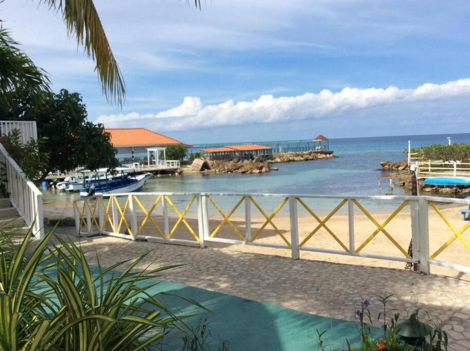Lush Tropical Apartment Located In A 4-Star Resort 拉纳韦贝 外观 照片