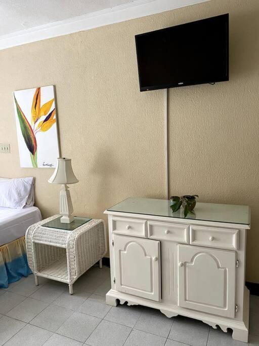 Lush Tropical Apartment Located In A 4-Star Resort 拉纳韦贝 外观 照片