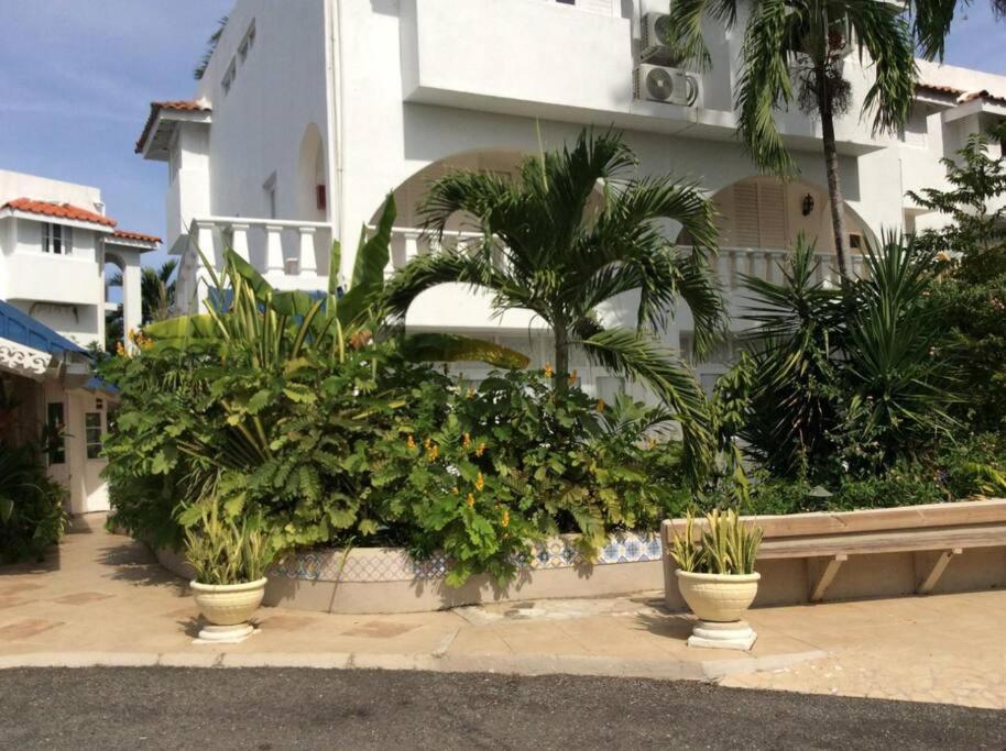 Lush Tropical Apartment Located In A 4-Star Resort 拉纳韦贝 外观 照片